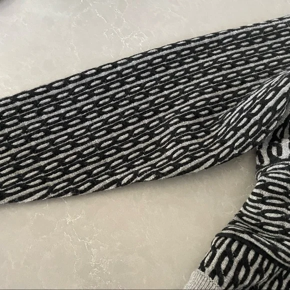 NWT BURBERRY gray black cable knit one shoulder asymmetrical sweater size XL
